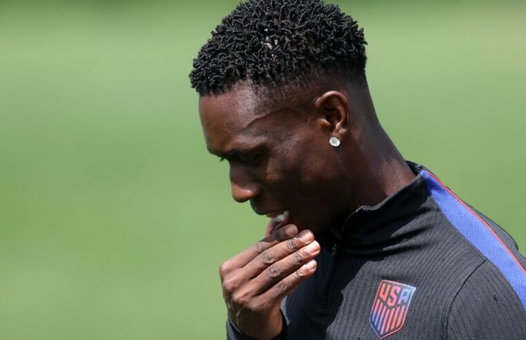 Fifa anula suspensão por cartão vermelho e libera artilheiro dos EUA para oitavas; Trump comemora