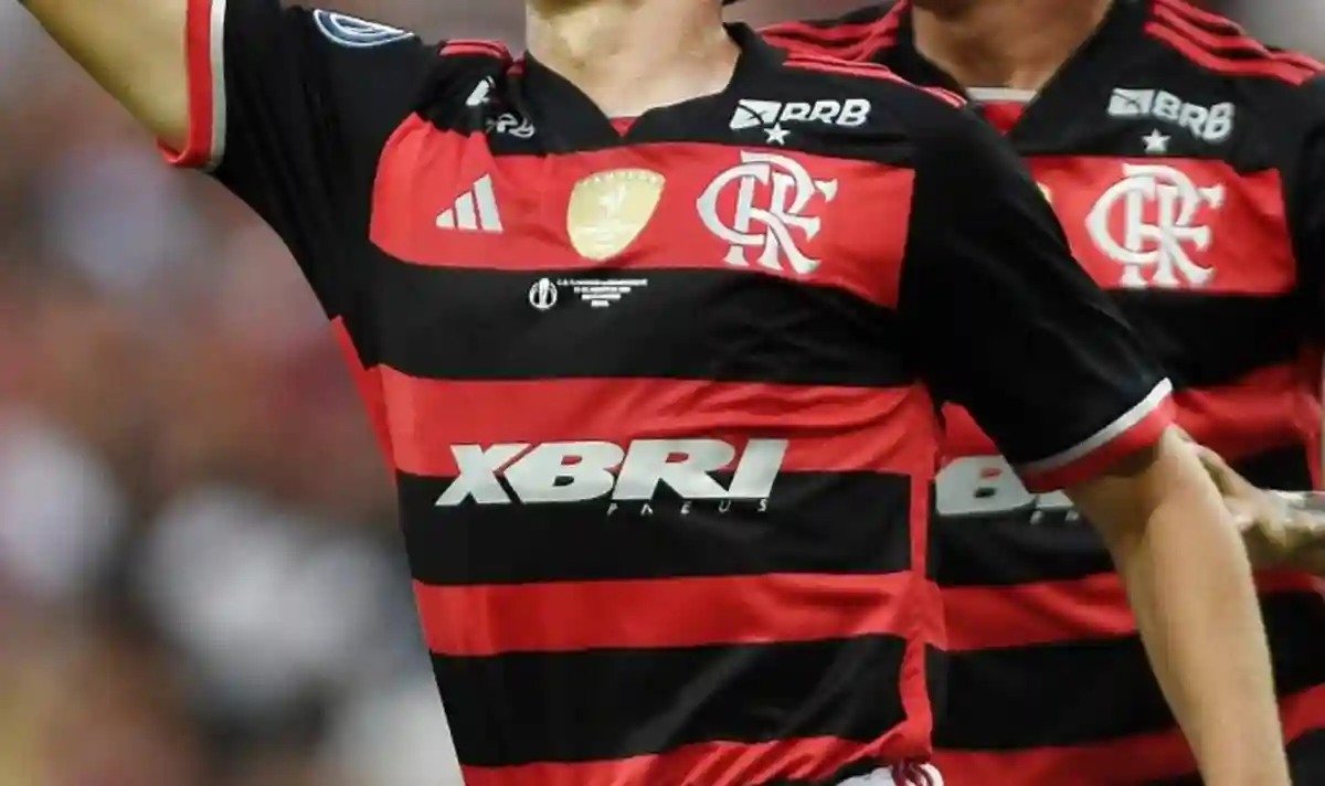Flamengo busca um ‘camisa 10’ e condiciona venda de Royal à reposição