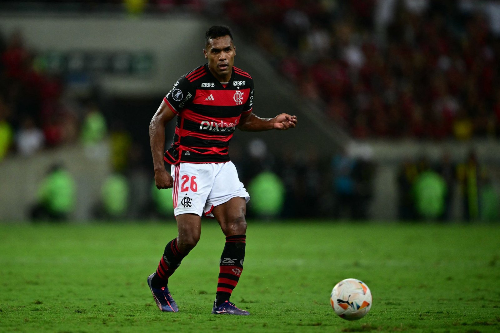 Flamengo renova contrato com Alex Sandro após Copa do Mundo