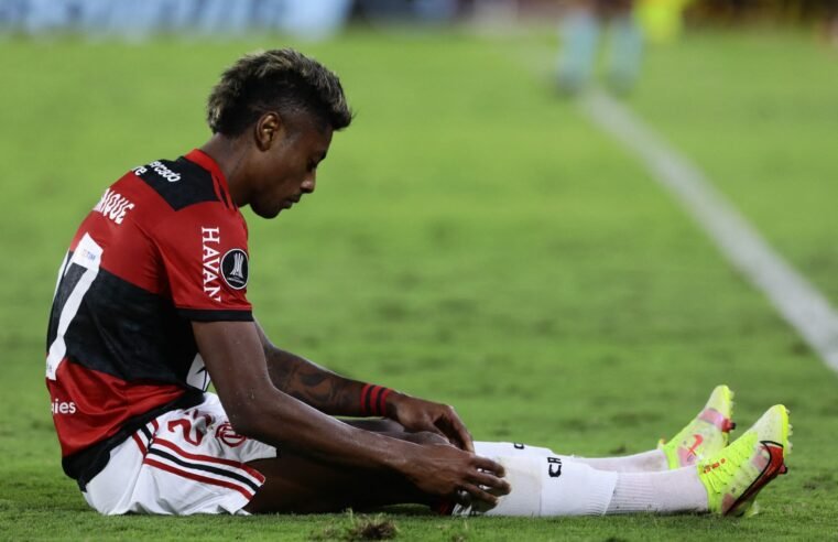 Flamengo repudia ataques racistas de torcedores do River contra Bruno Henrique