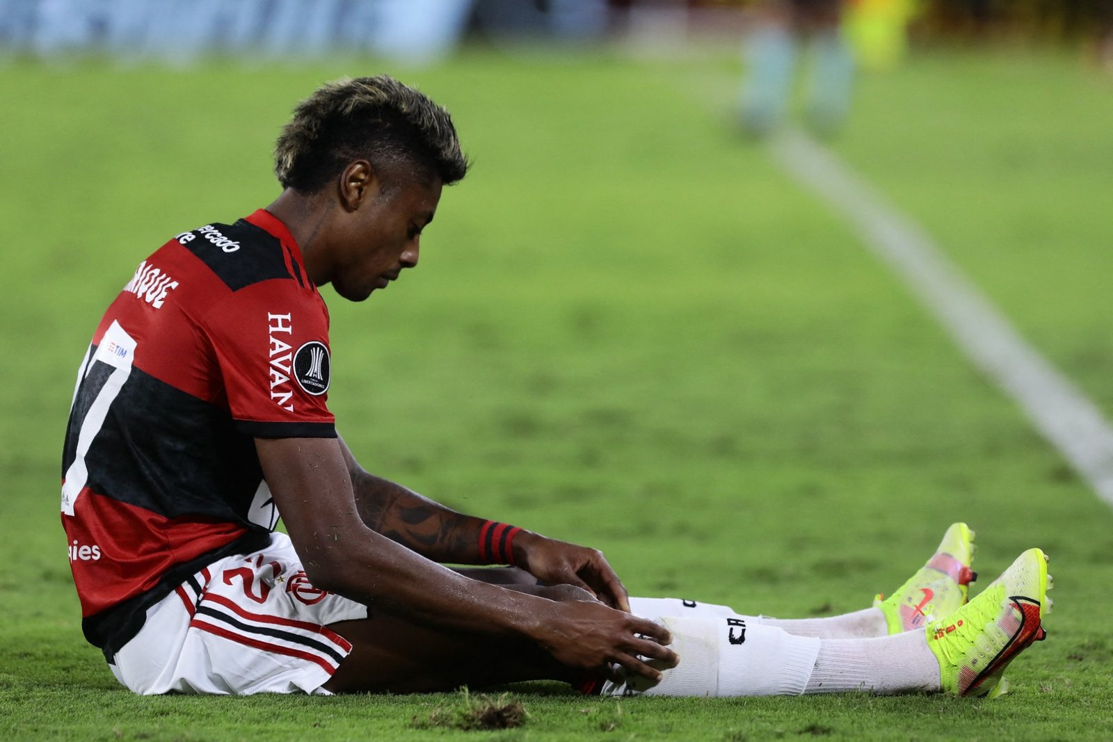 Flamengo repudia ataques racistas de torcedores do River contra Bruno Henrique