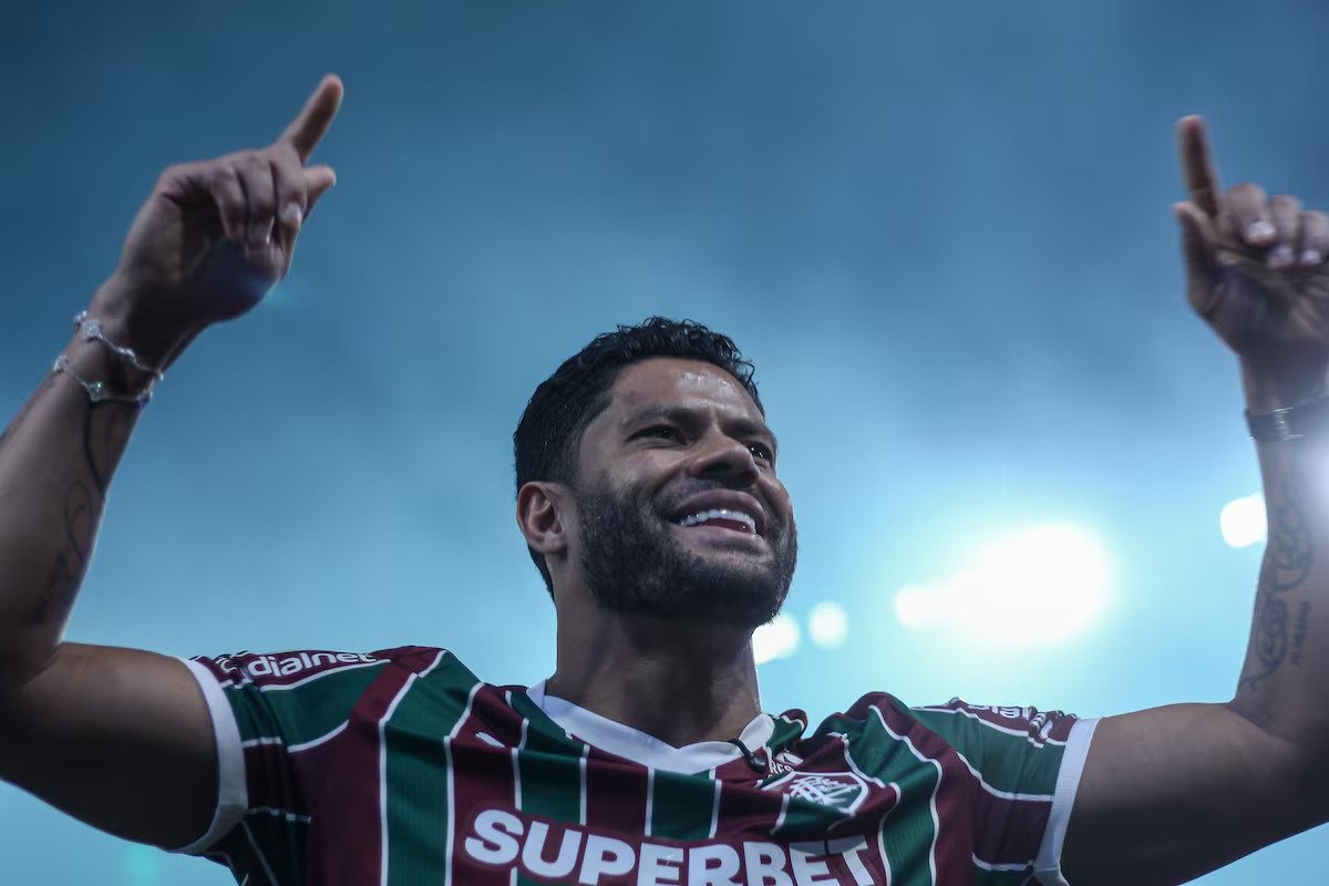 Fluminense marca com Hulk, mas Grêmio busca empate com dupla estreante
