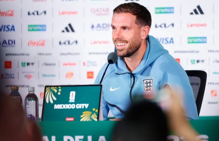 Henderson passa por cirurgia no braço após fratura na vitória da Inglaterra sobre o México