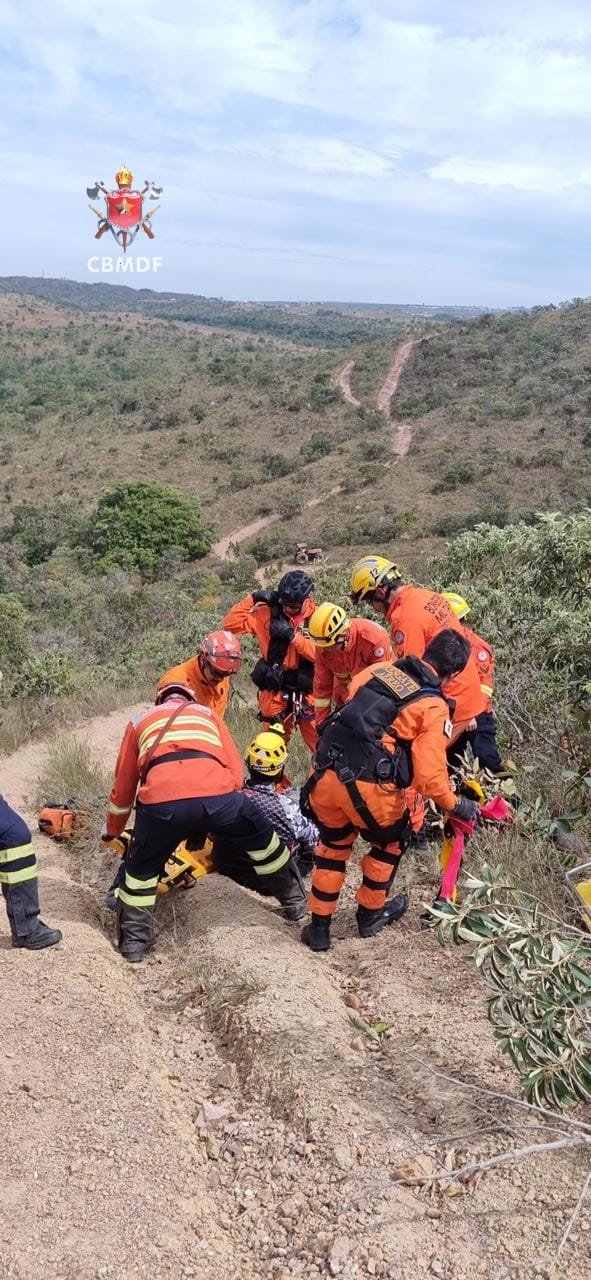 Homem é resgatado após se ferir durante trilha no DF