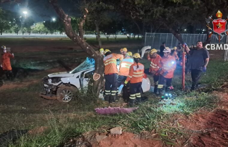 Homem morre em grave acidente na EPIG; duas crianças são socorridas