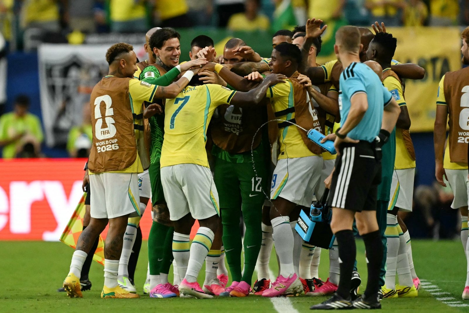 Igrejas cancelam culto de domingo para fieis verem jogo do Brasil na Copa