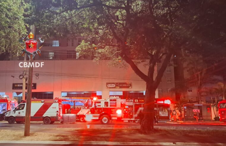 Incêndio atinge apartamento no 21º andar e leva à evacuação de prédio no Gama