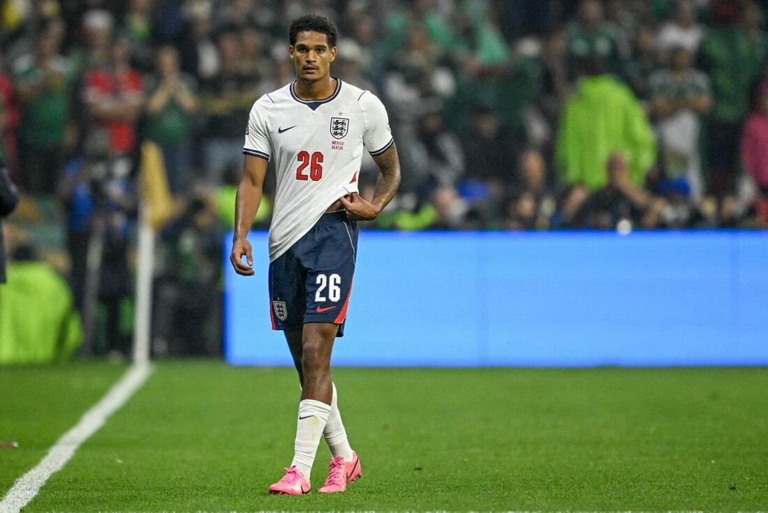 Inglês Jarell Quansah recebe 2 jogos de suspensão por expulsão contra o México
