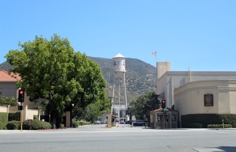 Justiça dos EUA bloqueia megafusão entre Paramount e Warner