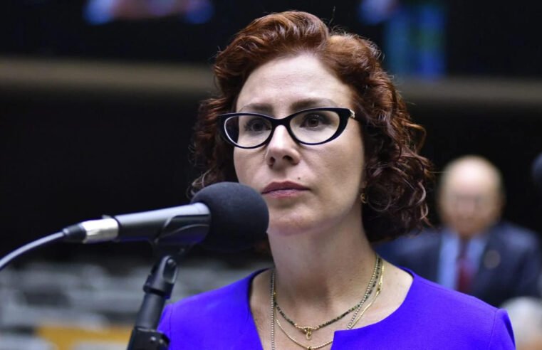 Justiça italiana anula decisão que autorizava extradição de Carla Zambelli