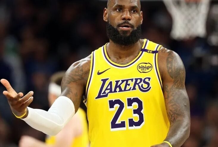 LeBron James escolhe Philadelphia 76ers para sua 24ª temporada na NBA