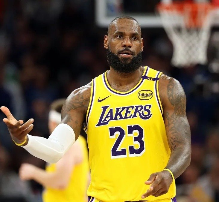 LeBron James escolhe Philadelphia 76ers para sua 24ª temporada na NBA