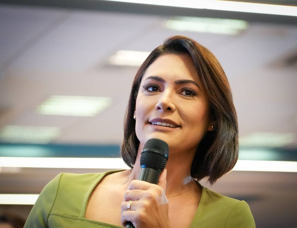 Leila do Vôlei e Michelle Bolsonaro lideram corrida pelo Senado