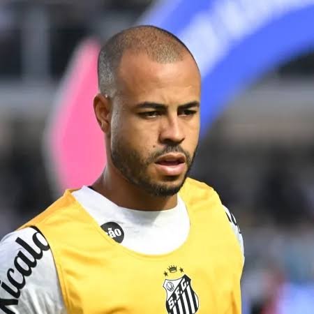 Mayke vai à Justiça contra o Santos e quer saída ainda nesta janela