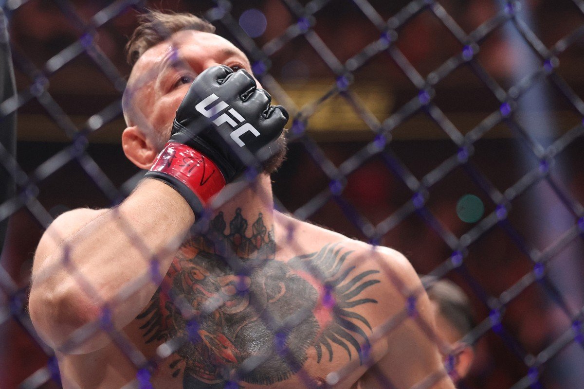 McGregor retorna ao UFC após cinco anos, mas perde com 69 segundos para Holloway
