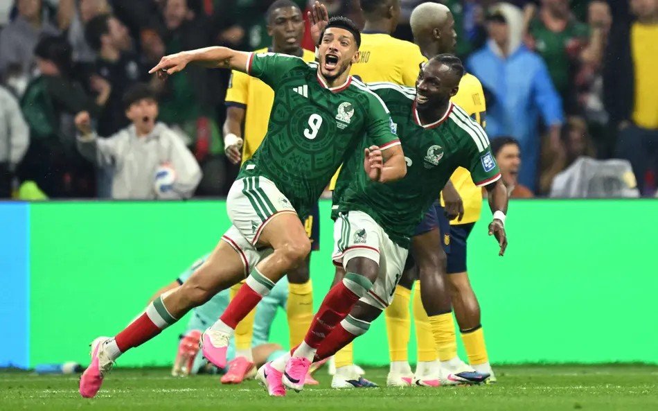 México vence Equador (2-0) e avança às oitavas de final da Copa do Mundo