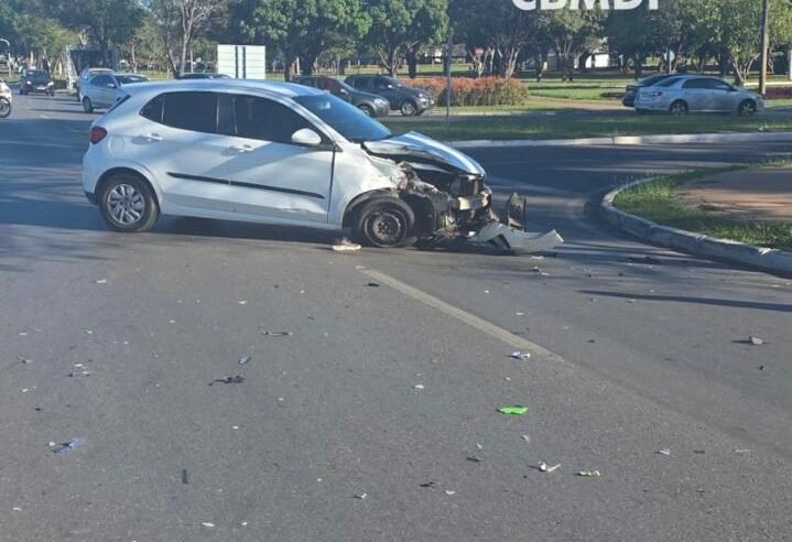 Motociclista fica ferido após acidente no Eixo Monumental