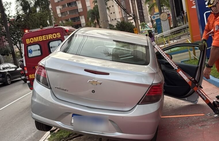 Motorista sofre mal súbito e capota carro em Águas Claras