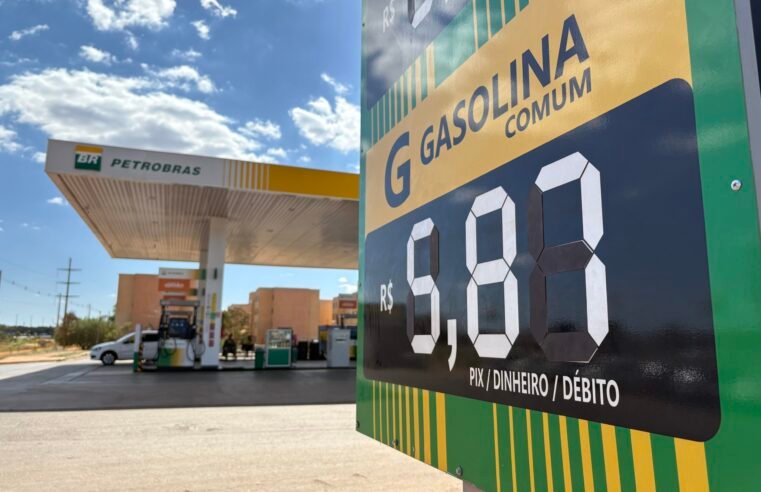 Motoristas encontram postos com o litro de gasolina custando menos de R$ 6,00 no DF