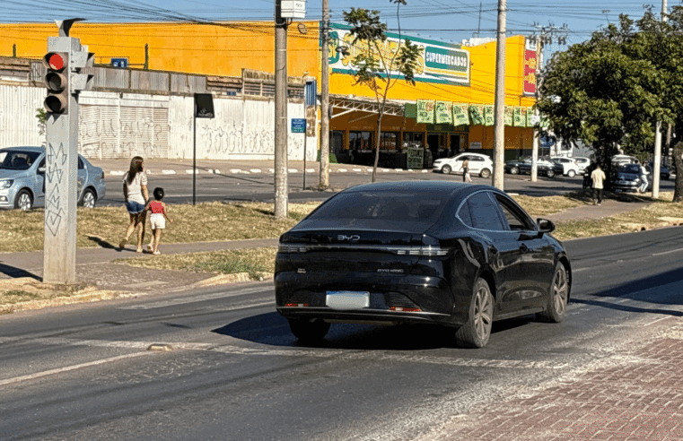 Número de multas por avanço de sinal vermelho cresce no DF