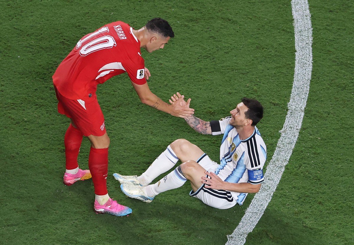 O abismo entre Messi na semifinal e Neymar no pôquer em Las Vegas
