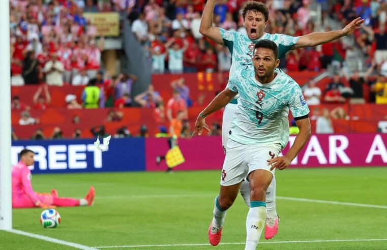 Portugal vira sobre Croácia e vai às oitavas com gols de CR7 e Ramos