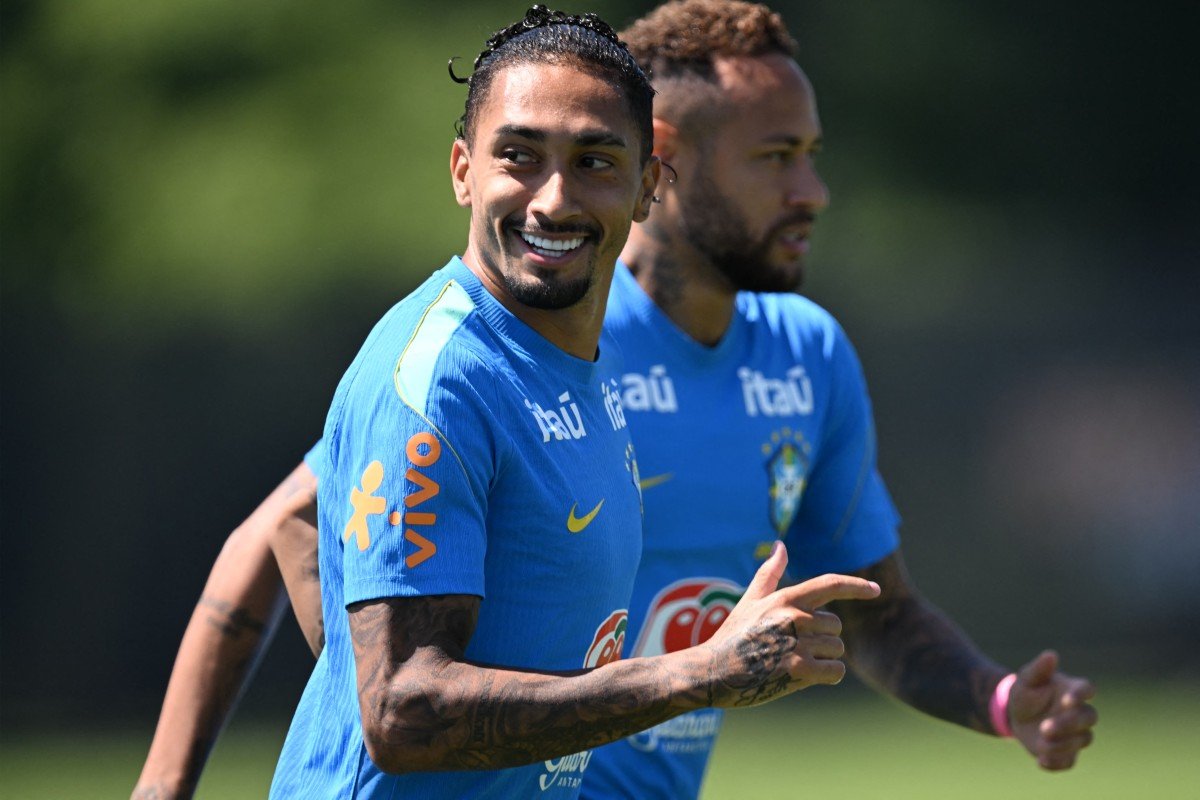 Raphinha retorna aos treinos com a Seleção Brasileira