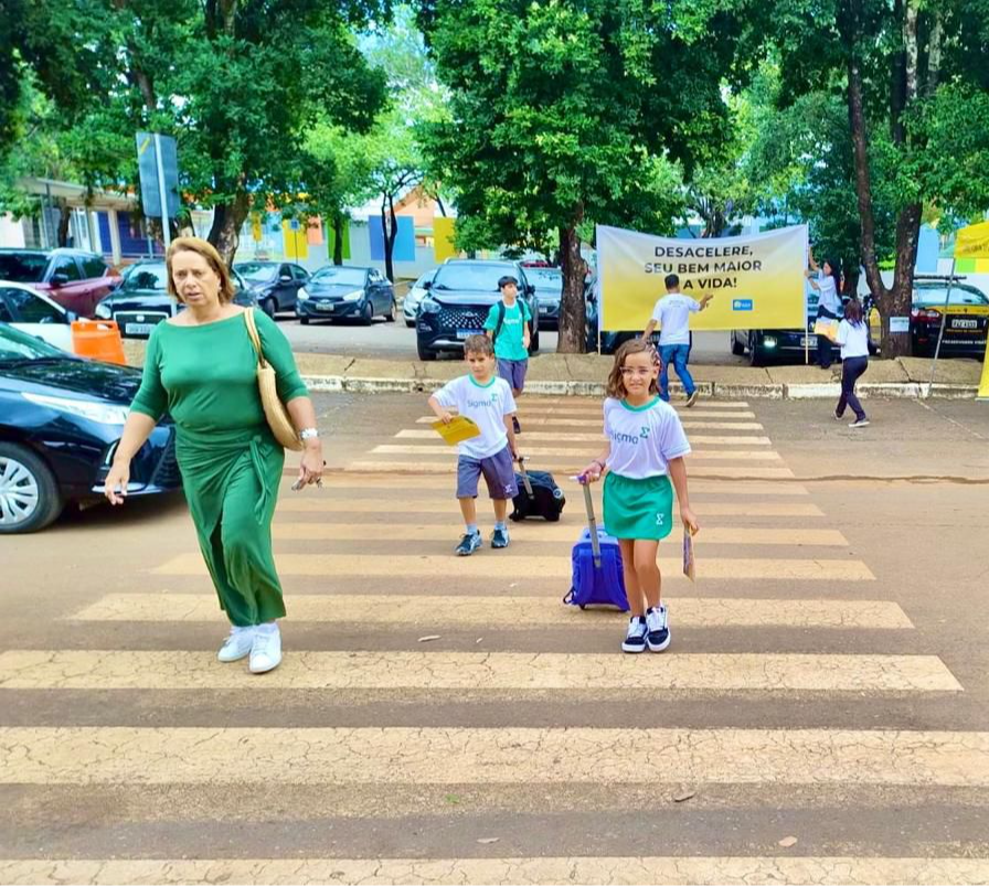 Retorno das aulas aumenta trânsito e mobiliza agentes nas escolas