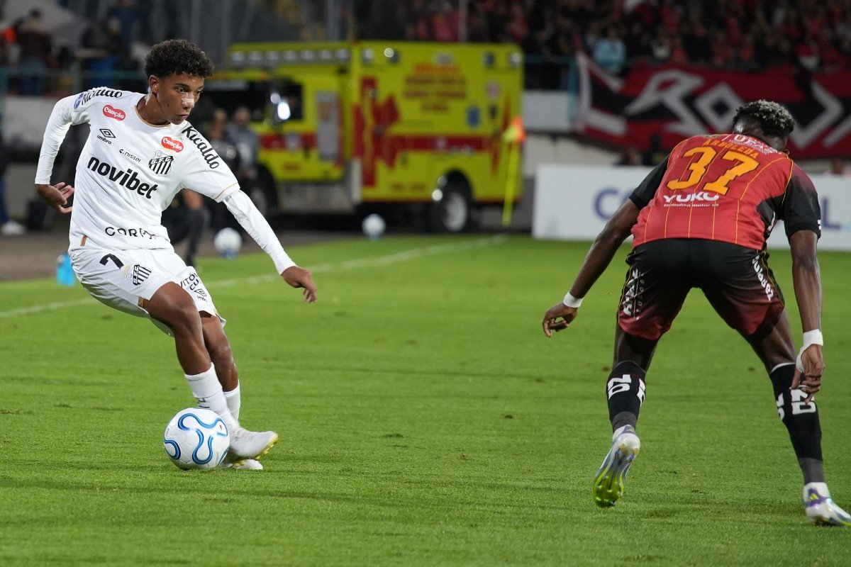 Robinho Jr. abre mão de homenagem ao pai e volta a ser Juninho
