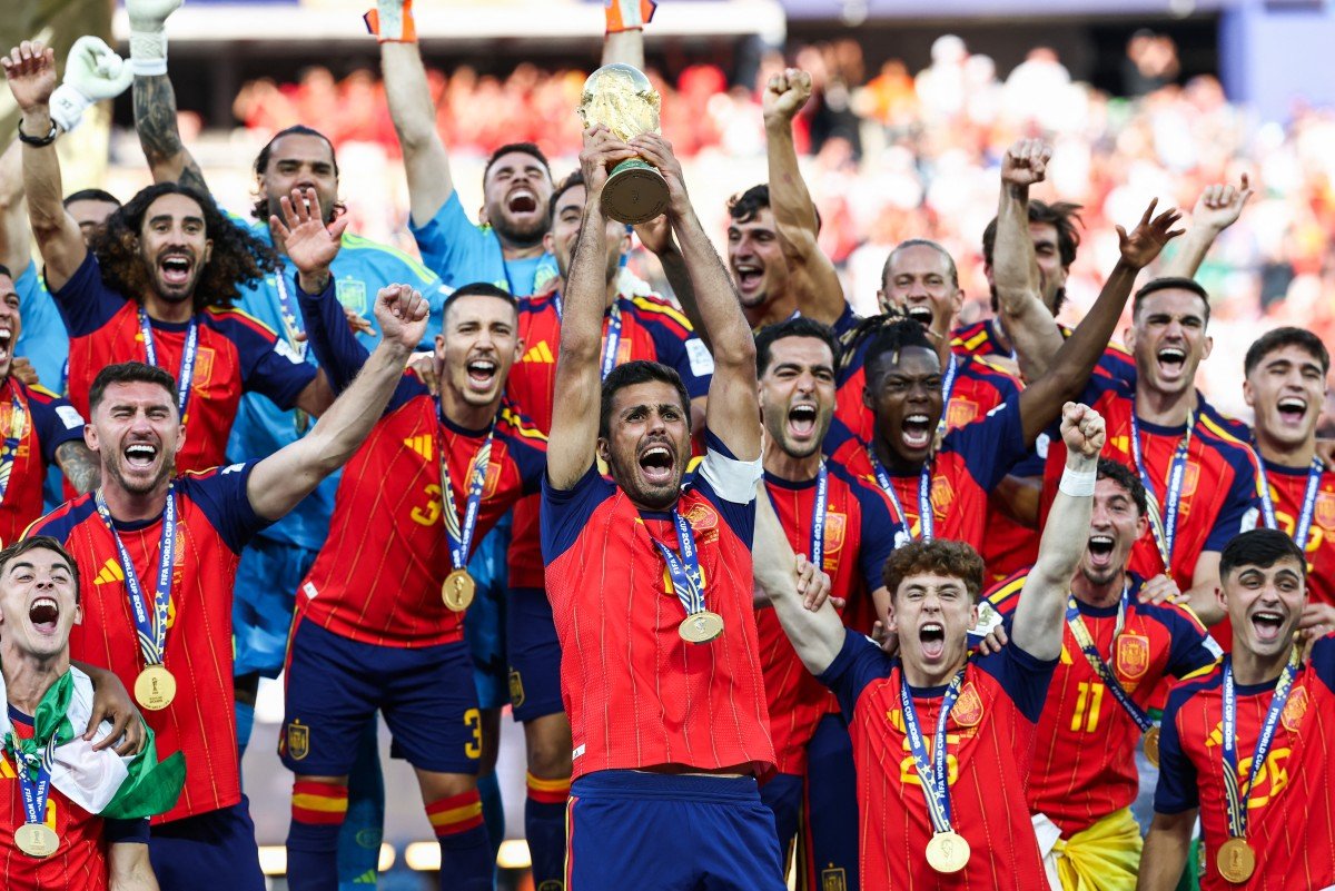 Rodri lidera domínio espanhol nas premiações da Copa; Mbappé leva artilharia