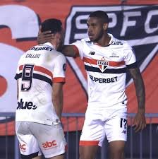 São Paulo: André Silva ‘ignora’ propostas em meio a indefinição de Calleri