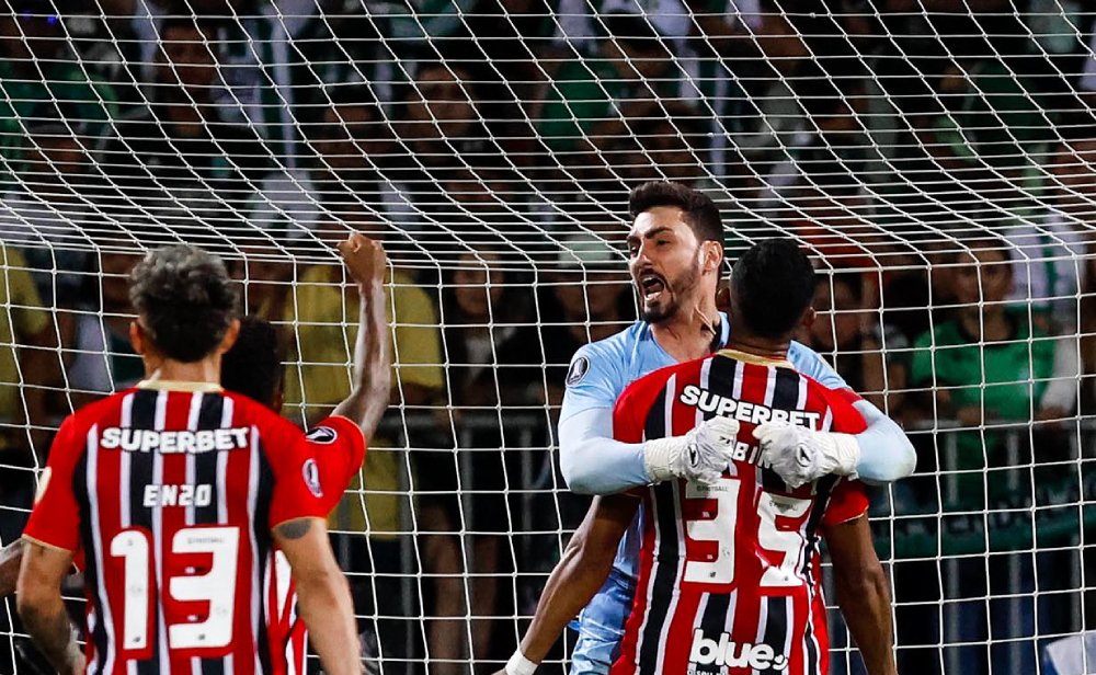 São Paulo negocia rescisão de contrato com Luan, volante cria da base