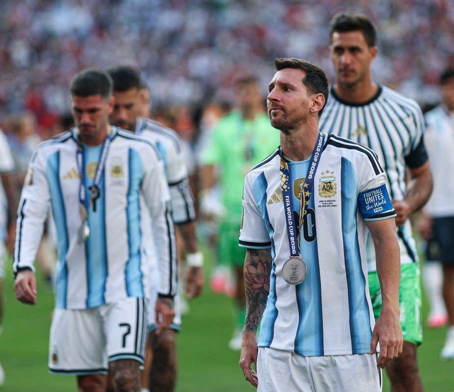 Sem Messi, parte da seleção argentina retorna a Buenos Aires