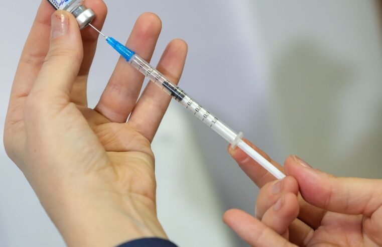 Vacina contra VSR em idosos reduz internações em 75%