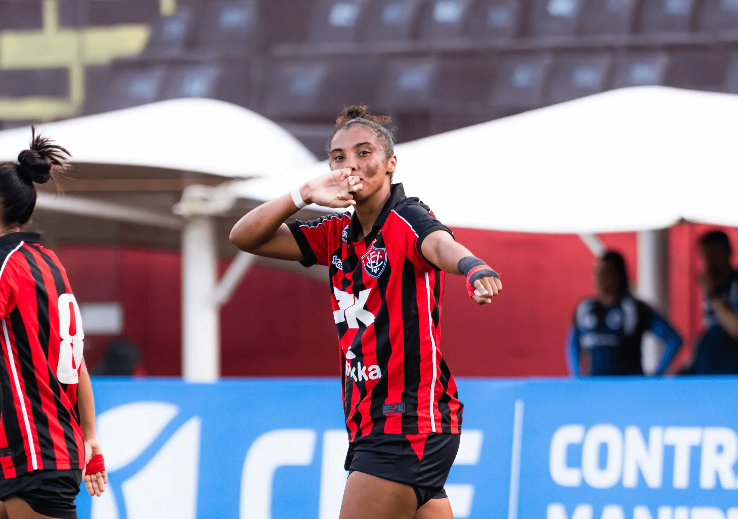 Vitória vence Botafogo e sai da lanterna do Brasileiro Feminino