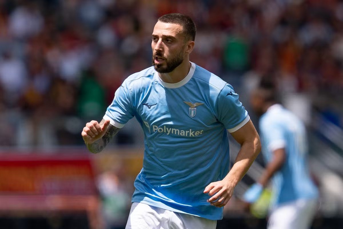 Zagueiro espanhol Mario Gila deixa Lazio e assina com Milan