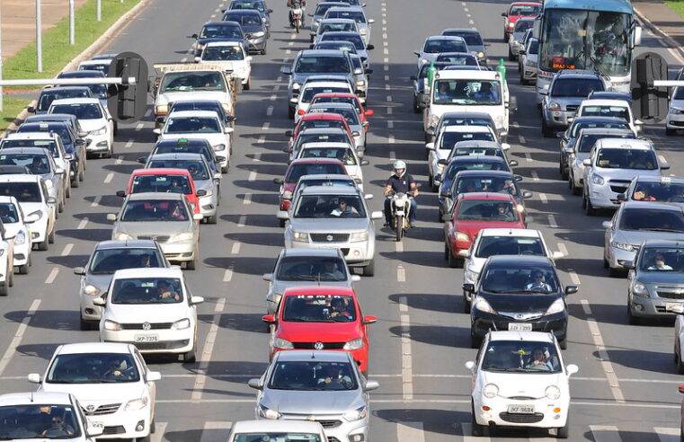 Adesivos eleitorais em carros têm regras e exigem autorização do proprietário