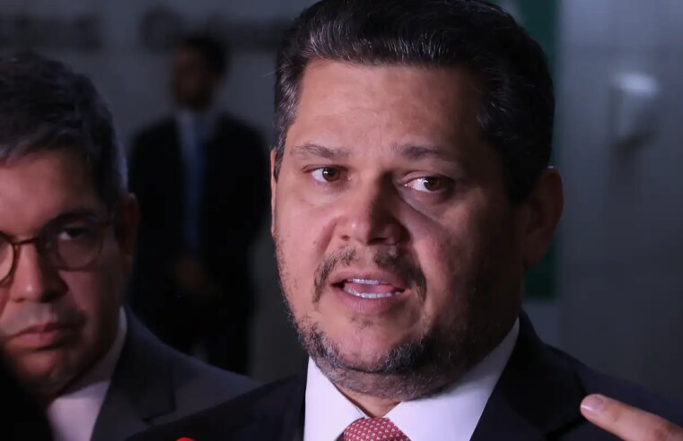 Alcolumbre envia PEC do fim da escala 6×1 para CCJ do Senado