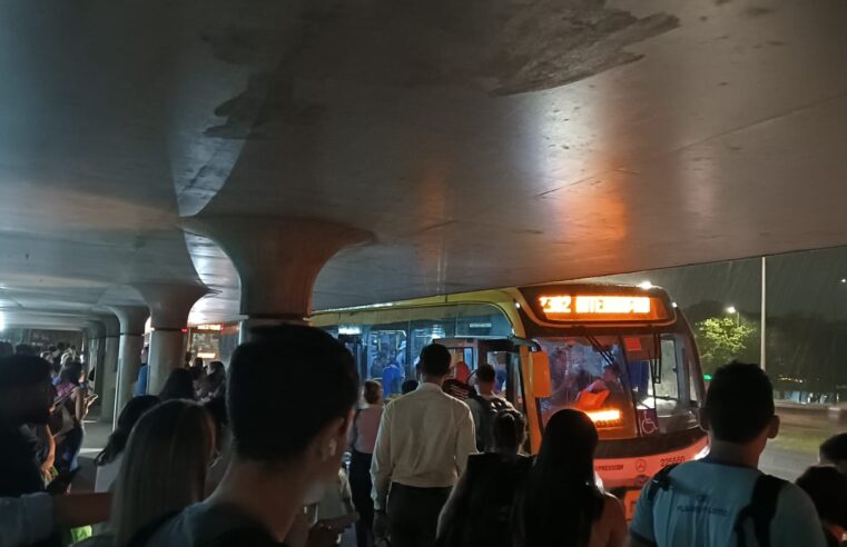 Apagão paralisa Metrô-DF no início da noite desta segunda