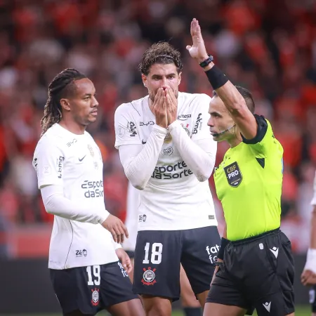 Árbitro relata tumulto com corintianos após jogo