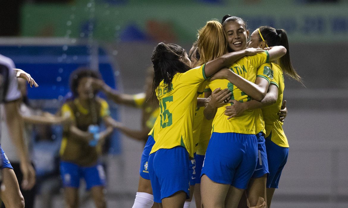 Arthur Elias destaca vantagem logística do Brasil na Copa Feminina