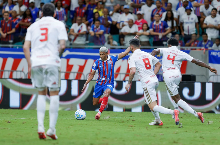 Bahia vira sobre o Internacional, vence por 3 a 2 e retorna ao G-5 do Brasileirão