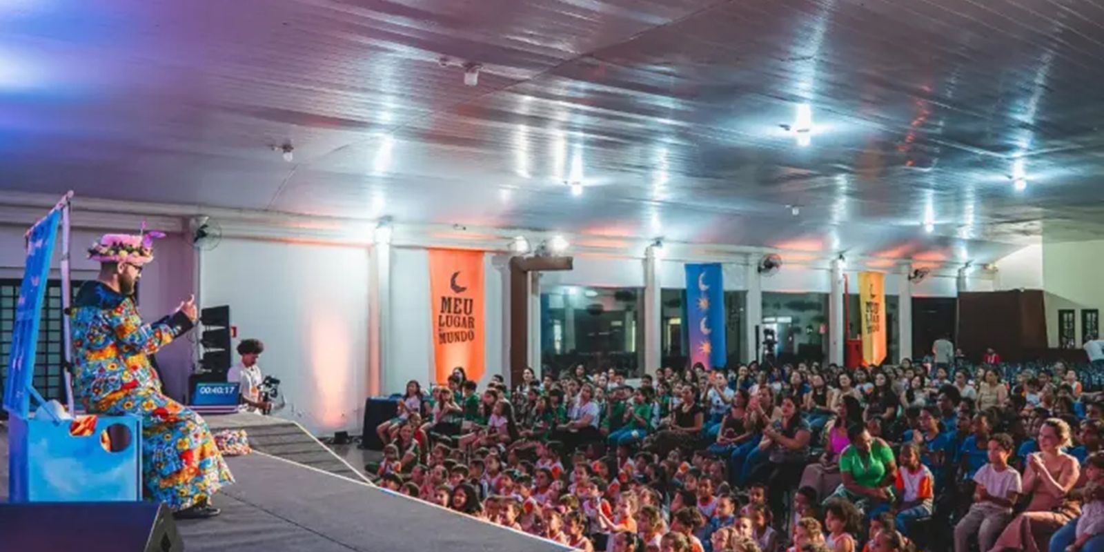 Calila das Mercês lança livro e celebra literatura feita no interior