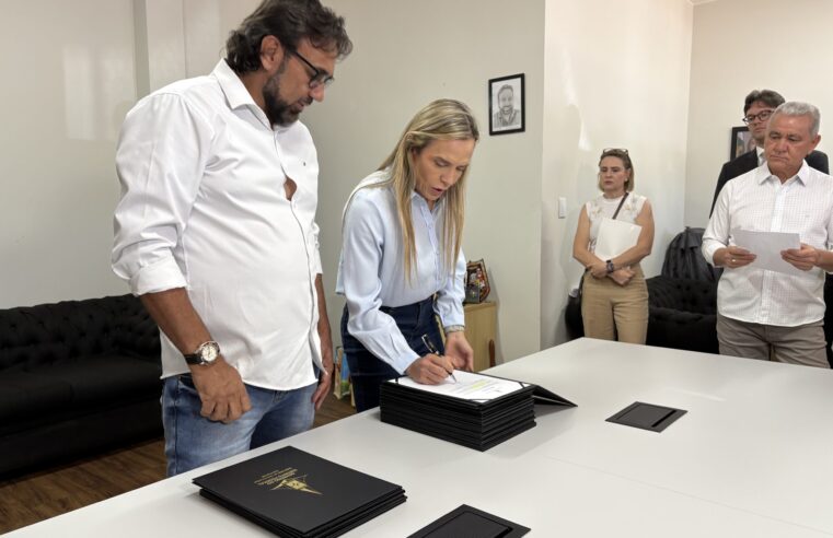Celina Leão assina ordens de serviço do GDF Na Sua Porta no Guará