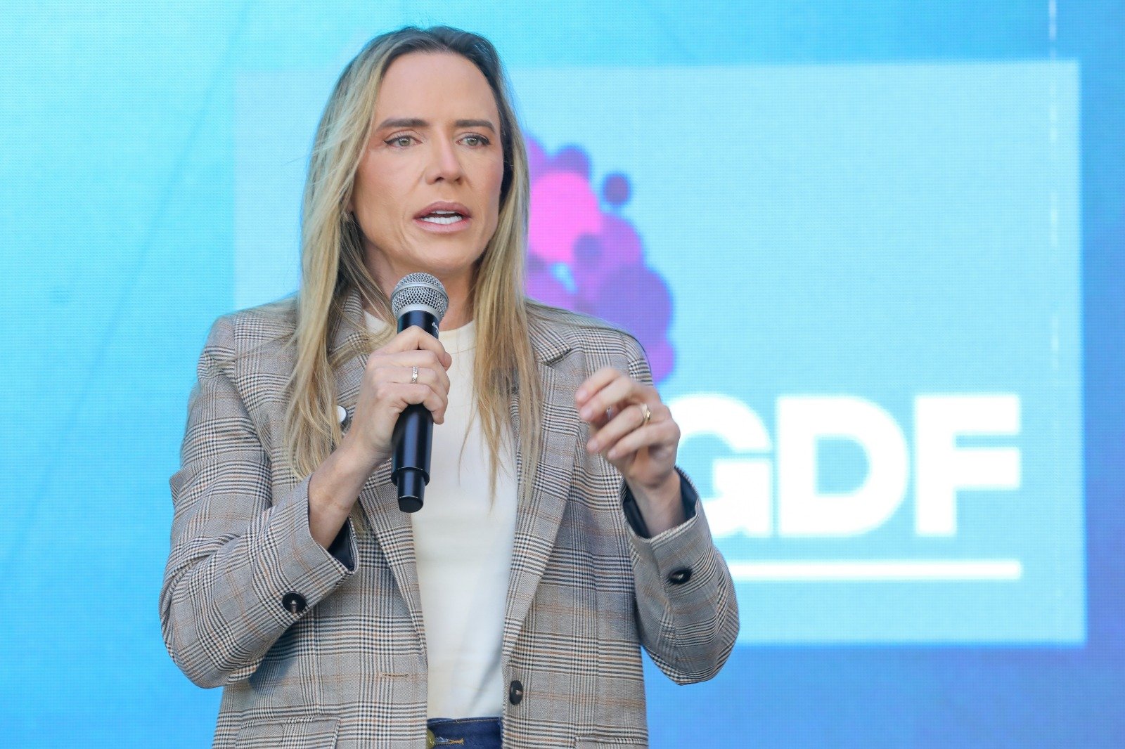 Celina Leão critica adversários após debate e defende empréstimo de R$ 6,6 bilhões ao BRB