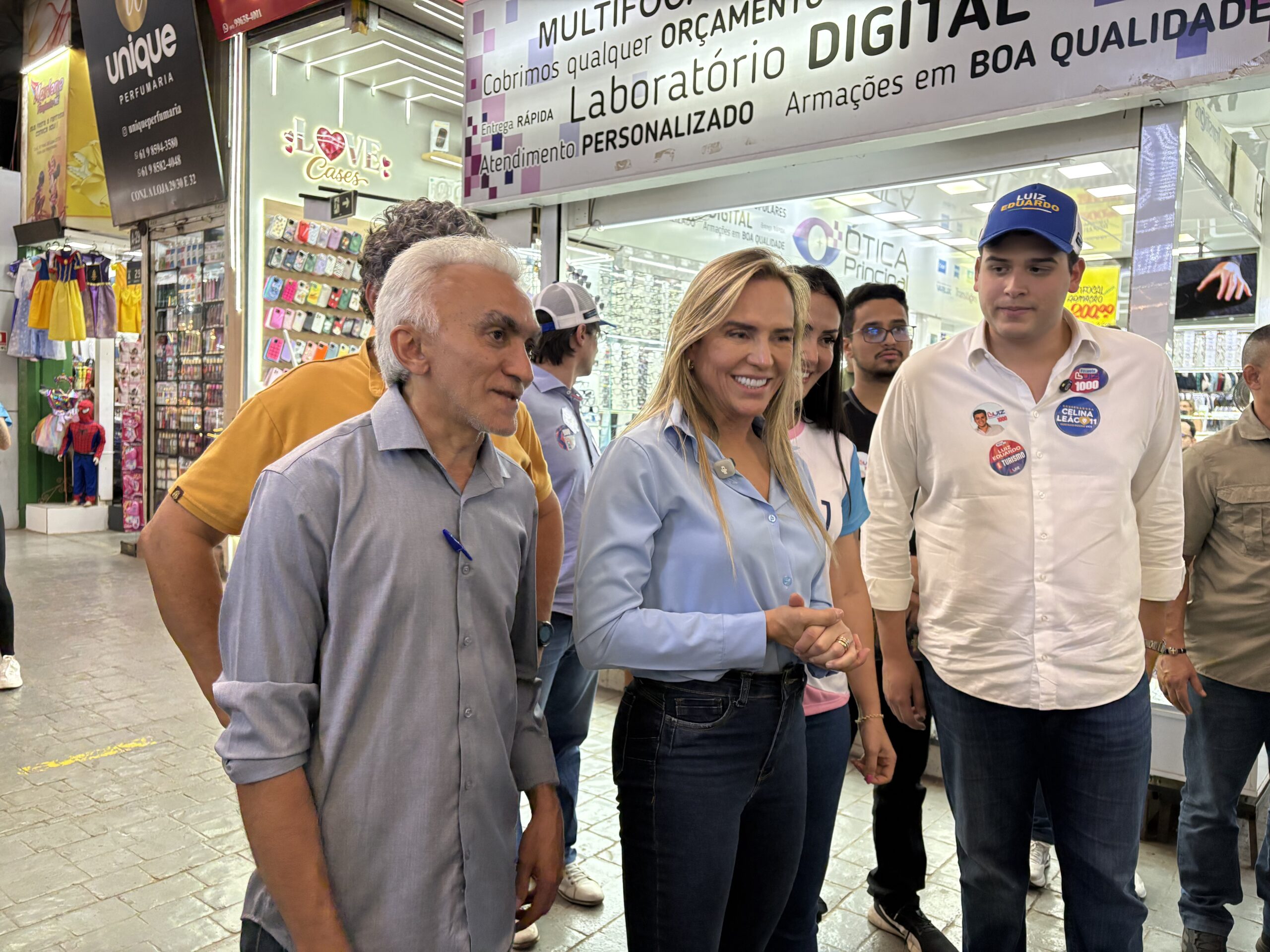 Celina Leão visita a Feira dos Importados