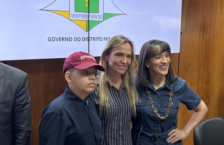 Celina recebe cientistas brasilienses no Palácio do Buriti