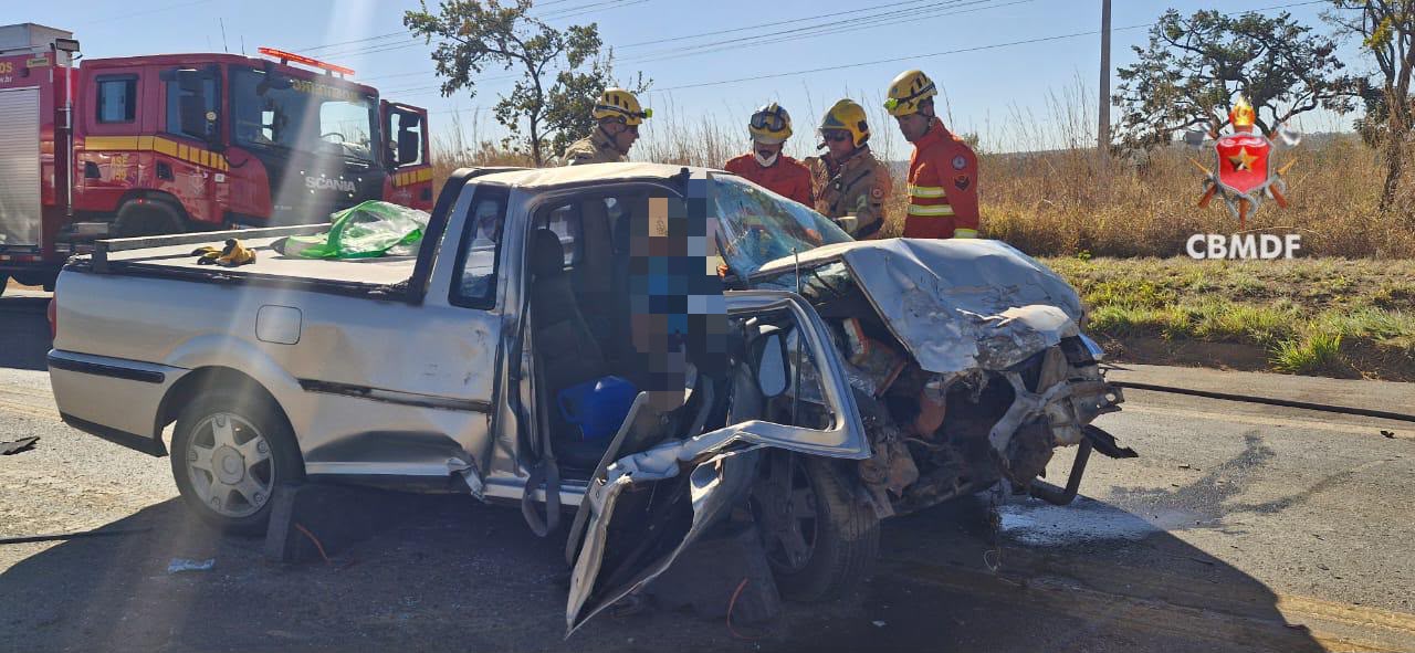 Colisão entre Saveiro e Strada deixa três feridos na DF-130