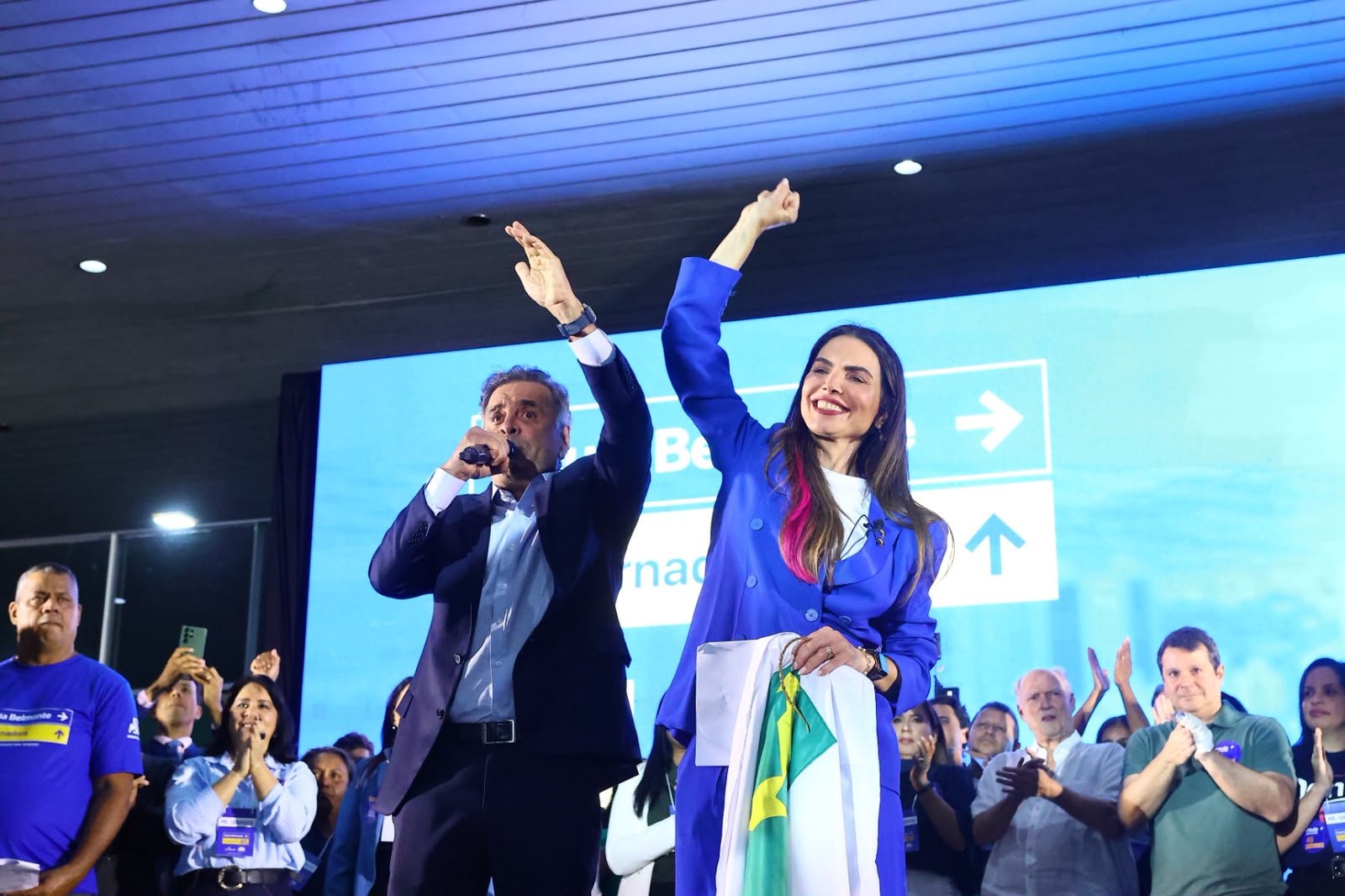 Com Aécio, PSDB lança Paula Belmonte ao GDF