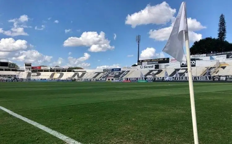 Com elenco em greve, Ponte Preta relaciona atletas da base para jogo na série B